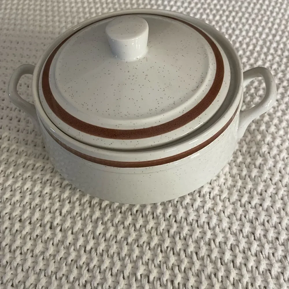 Bonsai Collection‎ stoneware casserole dish with lid beige with brown stripe